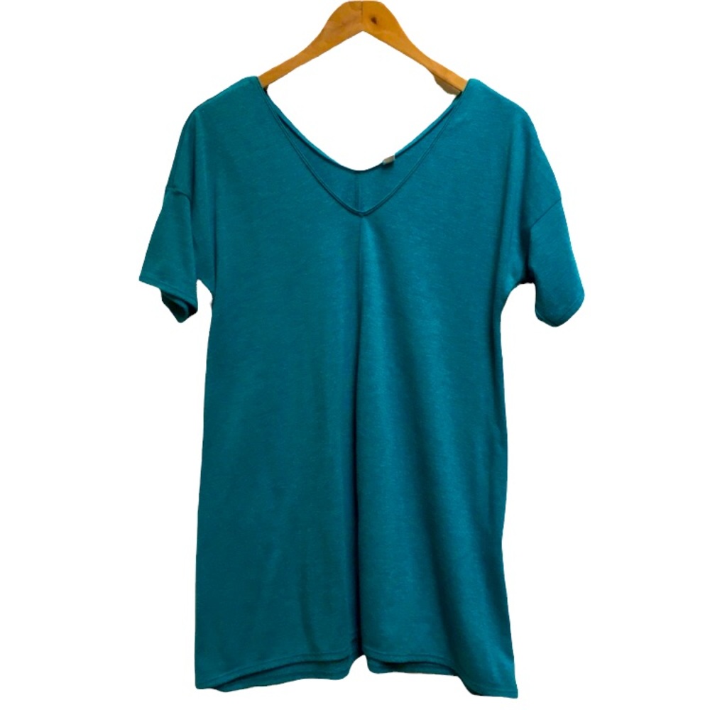 UNIQLO turquoise big T